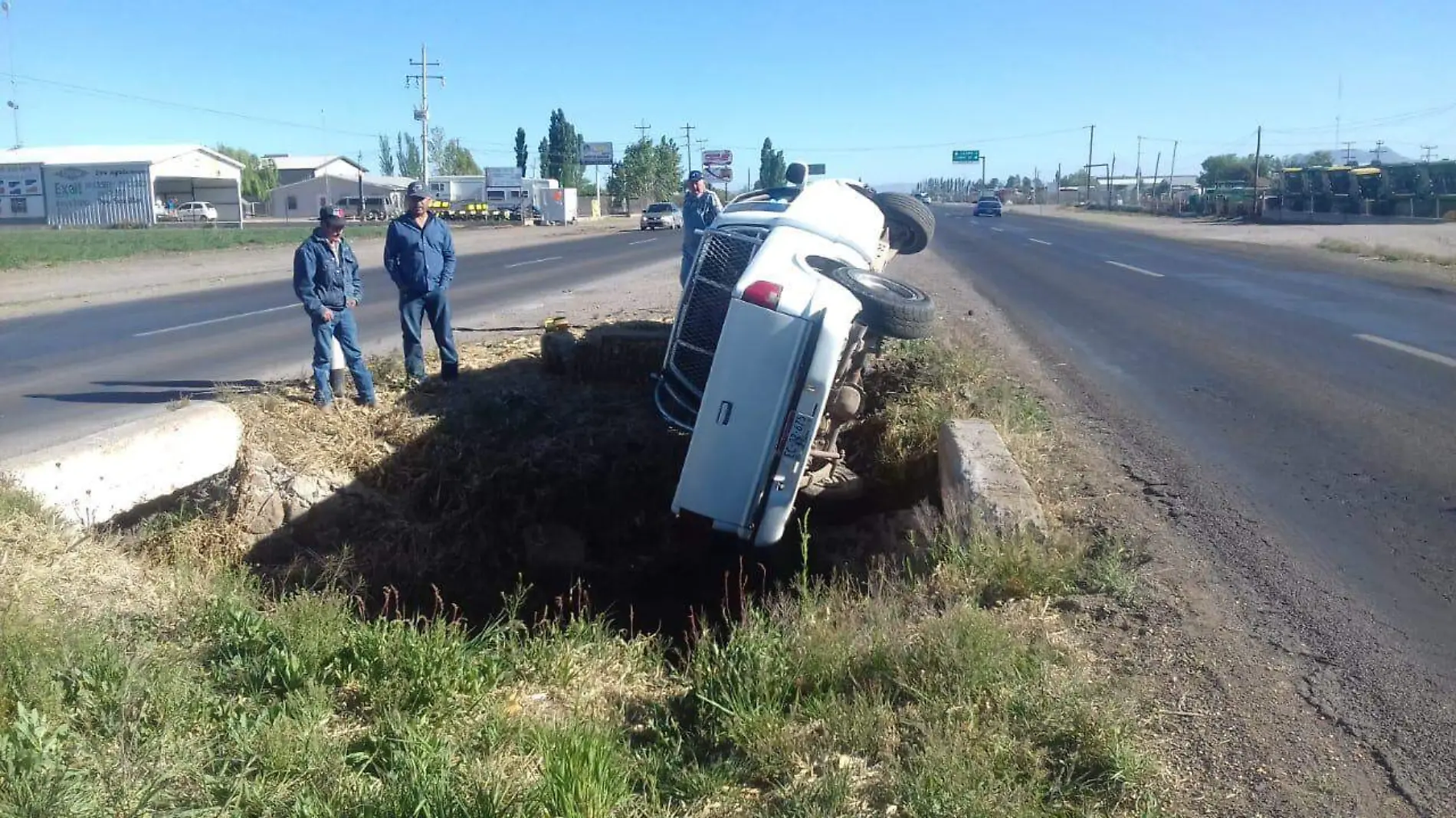 2 Se registran par de volcaduras una por ebriedad y la otra por falla mecánica copia